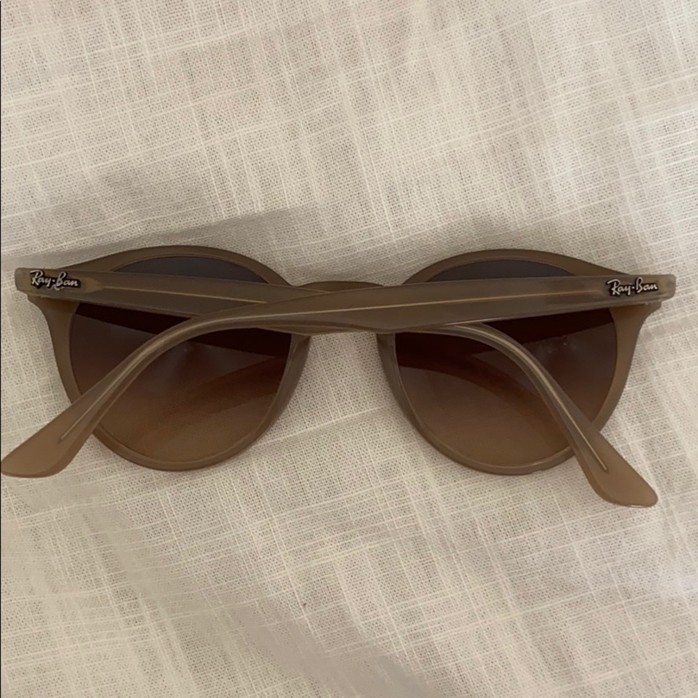 Ray-Ban sunglasses - Picture 3 of 3